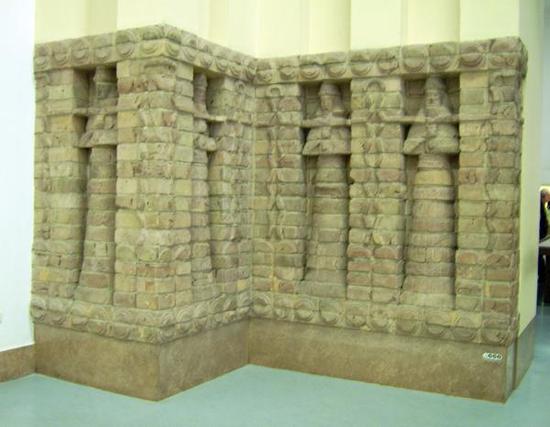 伊什妲爾神廟殘存的前部，加喜特時(shí)代（約公元前1500年），德國(guó)佩加蒙博物館藏