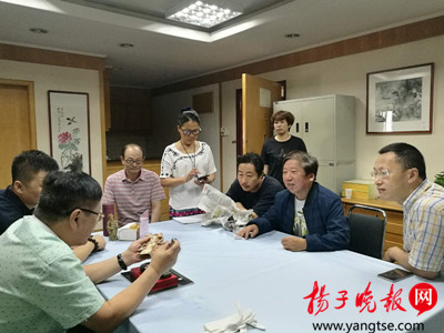 藝術(shù)品交流、鑒定現(xiàn)場。主辦方供圖