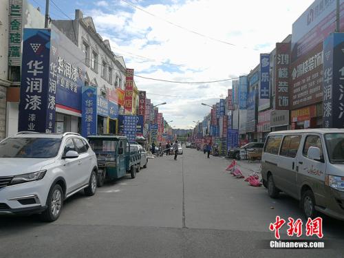 樓市不景氣，燕郊售樓一條街旁邊的建材市場(chǎng)也十分冷清。<a target='_blank' href='http://www.chinanews.com/' >中新網(wǎng)</a>記者 邱宇 攝