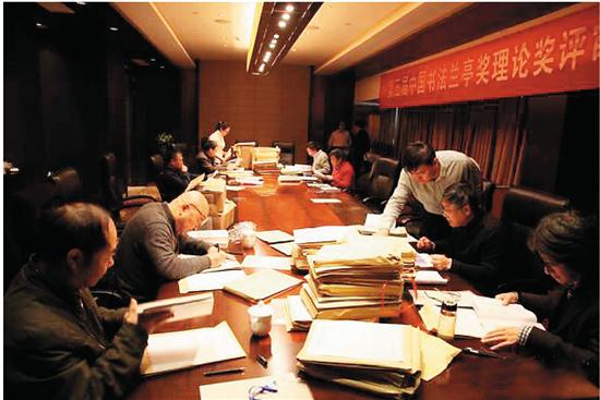 資料圖：第五屆中國(guó)書(shū)法蘭亭獎(jiǎng)理論獎(jiǎng)作品審讀