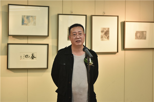 參展藝術(shù)家雨鶴開(kāi)幕式致辭.jpg