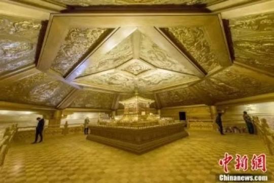 太山龍泉寺唐代舍利塔遺址大約修建于武周至唐景云年間，保存完整，是中國以佛塔地宮瘞埋舍利的早期實例，也是佛教傳入中國后與當(dāng)?shù)匚幕嗳诤系膶嵨镆娮C?！№f亮 攝