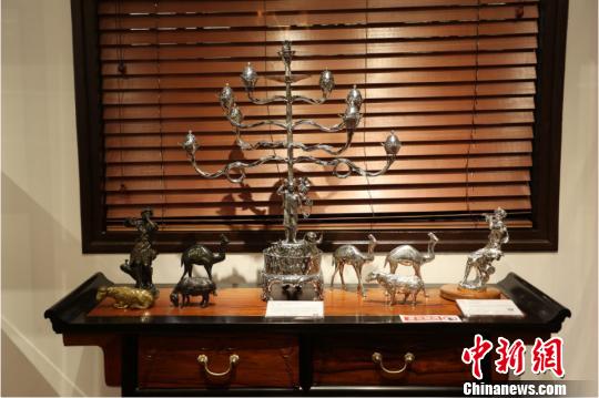 以色列藝術(shù)大師創(chuàng)作的銀器。 供圖
