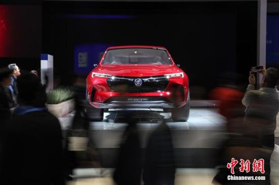 通用汽車旗下別克品牌純電概念車在進(jìn)博會(huì)上展示。張亨偉 攝