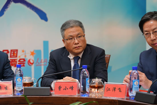 曾小峰   中華醫(yī)學(xué)會風(fēng)濕病學(xué)戶主任委員、北京協(xié)和醫(yī)院風(fēng)濕免疫科主任