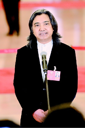 吳為山簡介：    第十一、十二屆全國政協(xié)委員，第十三屆全國政協(xié)常委，民盟中央常委、文化委員會主任，中國美術(shù)館館長，中國美術(shù)家協(xié)會副主席，中國城市雕塑家協(xié)會主席，全國城市雕塑藝術(shù)委員會主任，教授（二級）、博士生導(dǎo)師。享受國務(wù)院特殊津貼。2018年當(dāng)選法蘭西藝術(shù)院通訊院士，成為繼著名畫家吳冠中之后當(dāng)選該院通訊院士的第二位中國藝術(shù)家。