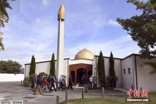 當地時間2019年3月23日，新西蘭克賴斯特徹奇，努爾(Al Noor)清真寺重新開放。當地時間22日下午，新西蘭克賴斯特徹奇舉行了全國默哀儀式，哀悼克賴斯特徹奇槍擊事件中的罹難者，新西蘭總理阿德恩和上萬名新西蘭民眾參加了默哀儀式。22日下午和晚間，新西蘭全國還將舉行多場悼念儀式，緬懷槍擊事件遇難者。本月15日，克賴斯特徹奇市兩座清真寺發(fā)生嚴重槍擊事件，造成50人死亡、50人受傷。