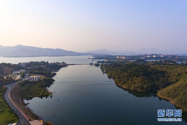 西柏坡文旅小鎮(zhèn)周邊景色怡人。新華網(wǎng) 王立鵬攝