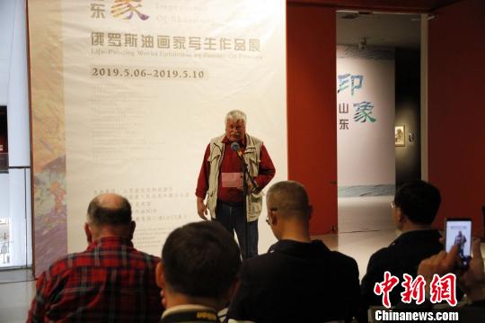 圣彼得堡油畫家協(xié)會會長拉烏連卡·米哈伊爾表示，希望中國觀眾喜歡此次展覽中的作品，并期望與中國開展更多的交流與合作。　孫宏瑗 攝