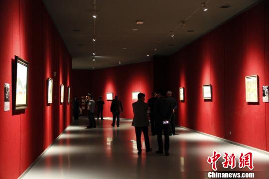 在“印象山東——俄羅斯油畫家寫生作品展”上，90幅油畫作品描繪了俄羅斯與山東的優(yōu)美風光，集中展示了俄羅斯藝術家的寫生成果?！O宏瑗 攝