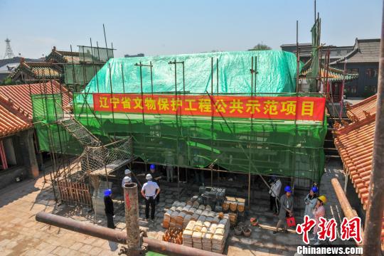 遼寧省首項文物保護工程公共示范和觀摩體驗活動在沈陽故宮太廟建筑群修繕工地啟動。　于海洋 攝