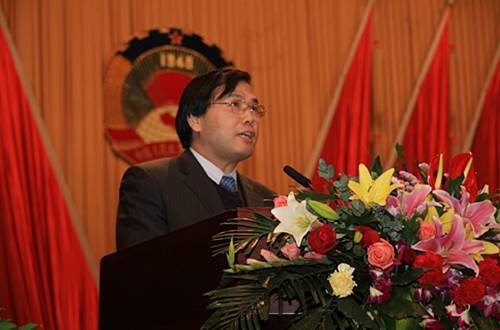 圖2  在省政協(xié)第十屆二次會議上發(fā)言