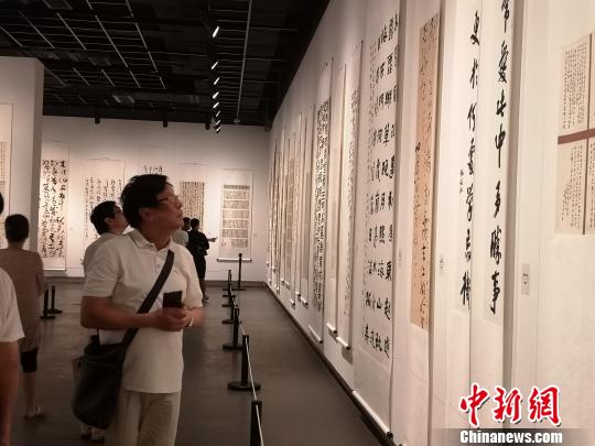 展覽現(xiàn)場?！⊥τ?攝