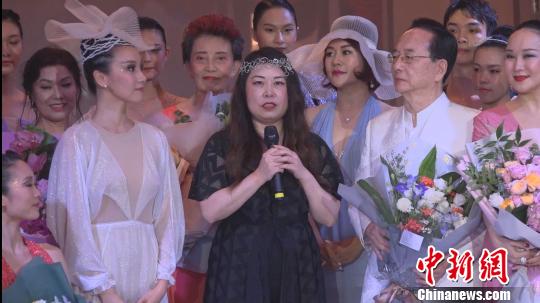 華裔時裝設(shè)計師Grace　Chen?！】涤裾?攝