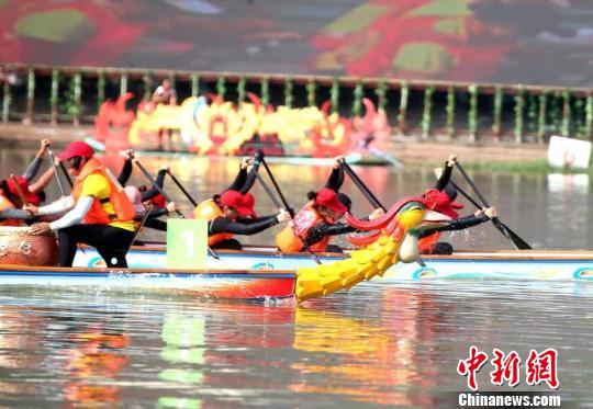 據(jù)了解，在女兒節(jié)開幕式后，將舉行廣元女兒節(jié)傳統(tǒng)特色活動鳳舟賽，有12支鳳舟隊伍參加直道競速比賽。(資料圖) 廣元市委宣傳部供圖 攝