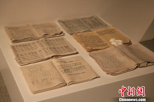 9月20日，第十三屆全國(guó)美術(shù)作品展覽陶藝作品展作品《童志浮生》?！±铐嵑?攝
