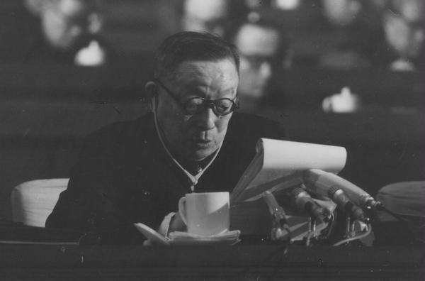2--1978年2月24日，在全國政協(xié)五屆一次會(huì)議上作四屆全國政協(xié)常務(wù)委員會(huì)工作報(bào)告