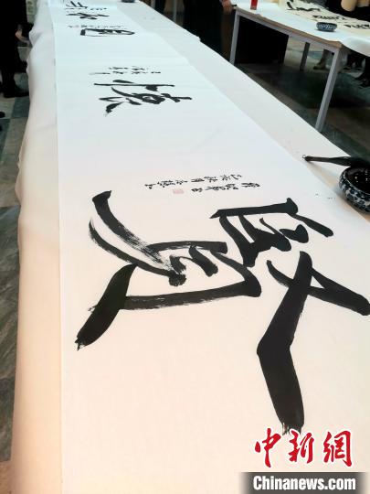 2019“年度漢字”評選活動(dòng)由山東省語言文字工作委員會(huì)辦公室與山東教育電視臺共同發(fā)起，以“禮敬中國漢字，記錄時(shí)代脈動(dòng)，傳承中華文明”為主題。　王思羽 攝
