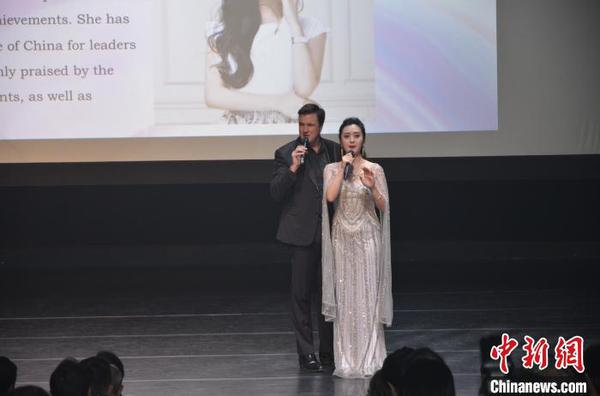第十屆中國(guó)(廣州)國(guó)際演藝交易會(huì)暨首屆絲綢之路國(guó)際劇院聯(lián)盟旅游演藝投洽會(huì)(以下簡(jiǎn)稱(chēng)“演交會(huì)”)，25日在廣州大劇開(kāi)幕?！〗逶?攝