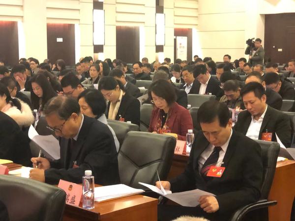 廈門(mén)市集美區(qū)政協(xié)委員認(rèn)真聽(tīng)取和審議常委會(huì)工作報(bào)告