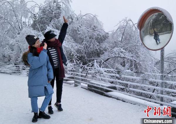 冬天的張家界別有一番韻味?！怯卤?攝