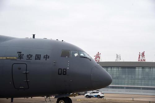 3  2月13日，一架國產(chǎn)運(yùn)-20運(yùn)輸機(jī)抵達(dá)武漢天河機(jī)場。