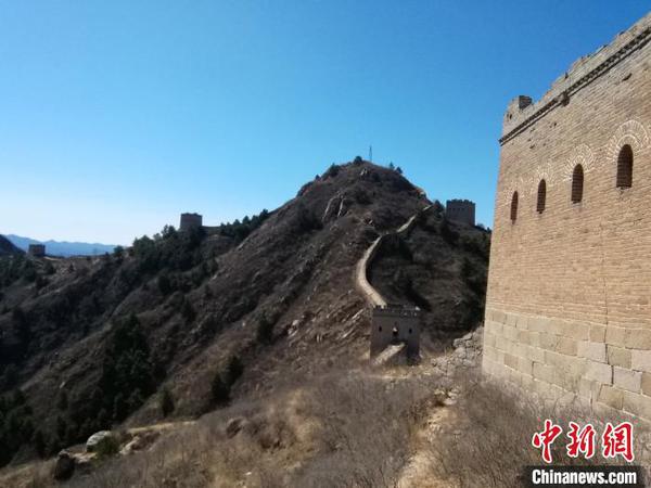 座座敵臺連接，互成拱衛(wèi)之勢?！巫雍?攝