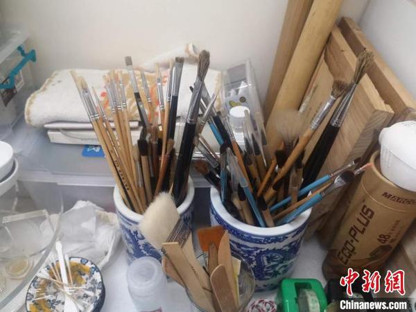 上色用的畫(huà)筆。　童笑雨 攝
