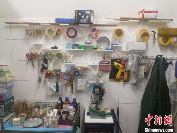 樓署紅的部分修復(fù)工具。　童笑雨 攝