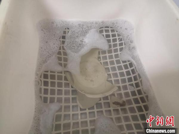 正在使用超聲波清洗的瓷器?！⊥τ?攝