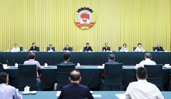 全國(guó)政協(xié)召開(kāi)雙周協(xié)商座談會(huì) 圍繞促進(jìn)中醫(yī)藥傳承創(chuàng)新發(fā)展協(xié)商議政 王滬寧主持