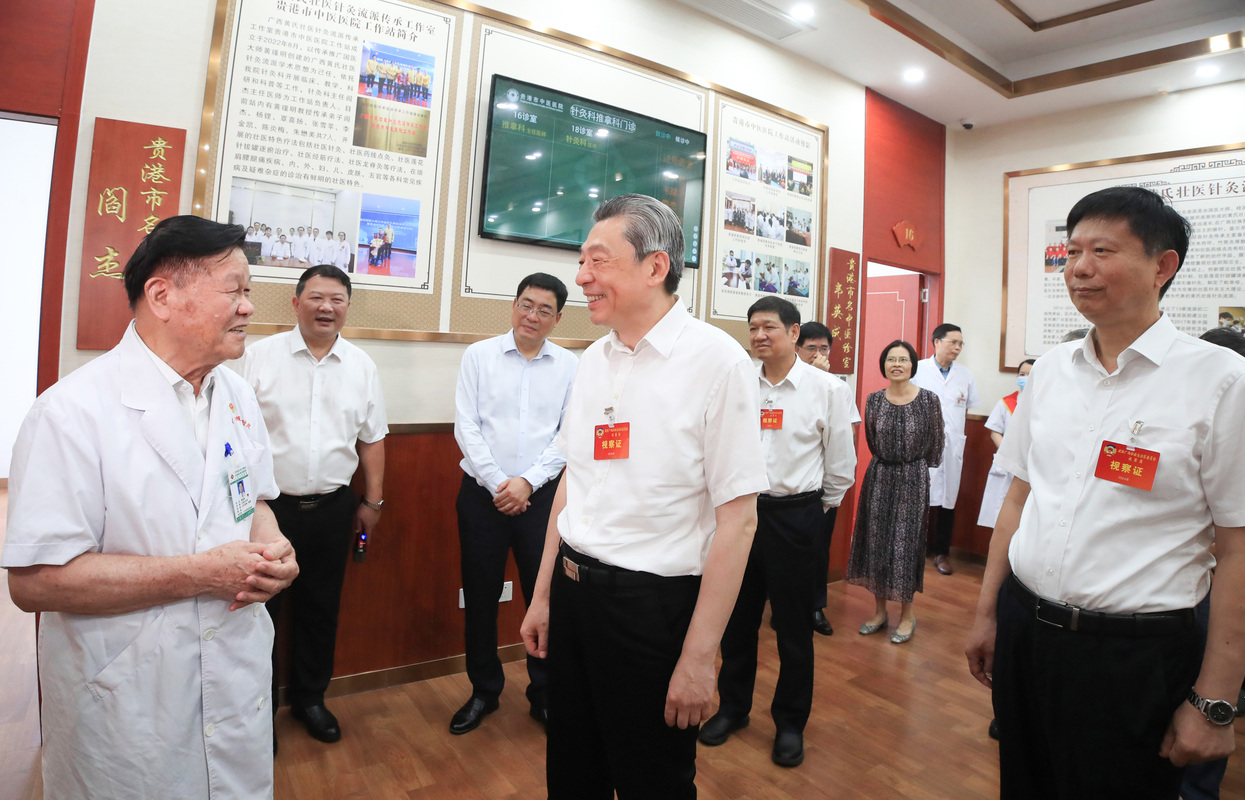  廣西壯族自治區(qū)政協(xié)常委視察團圍繞“深化區(qū)域合作，推動廣西中醫(yī)藥產(chǎn)業(yè)高質量發(fā)展”開展監(jiān)督性視察