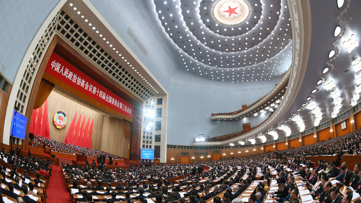 3月7日，全國(guó)政協(xié)十四屆三次會(huì)議在北京人民大會(huì)堂舉行第二次全體會(huì)議