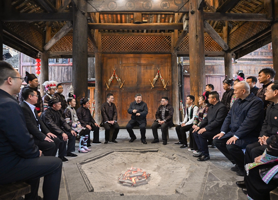 習(xí)近平總書記的“板凳座談會(huì)”