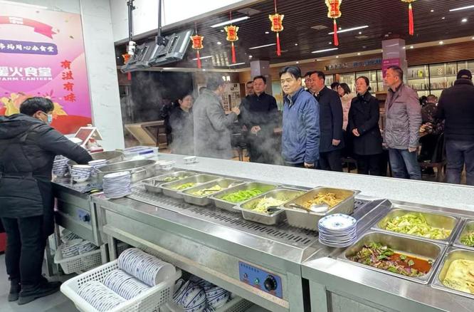 一間“暖火食堂”，一位民建會(huì)員的公益情